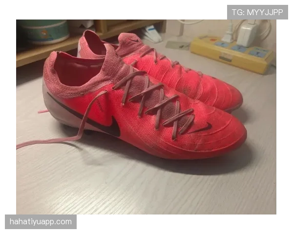 足球比赛对球鞋的规定：哪些类型被允许或禁止？